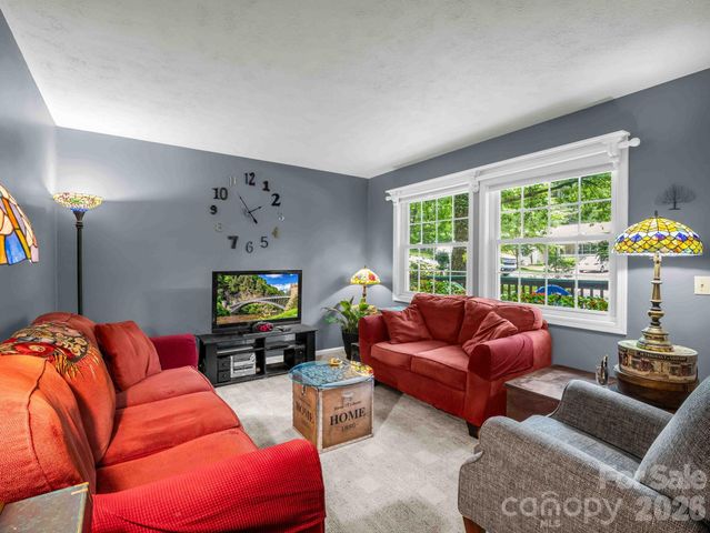 115 Cinnamon Way, Flat Rock, NC 28731