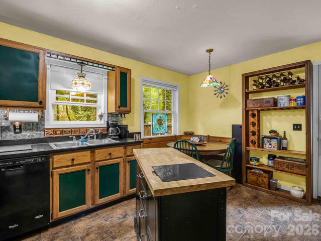 115 Cinnamon Way, Flat Rock, NC 28731