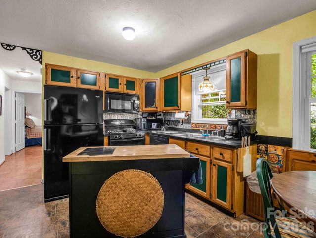 115 Cinnamon Way, Flat Rock, NC 28731