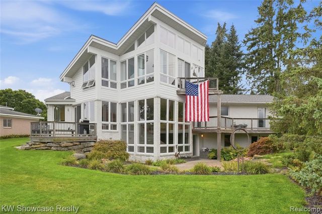 4614 Claudia Drive, Waterford, MI 48328