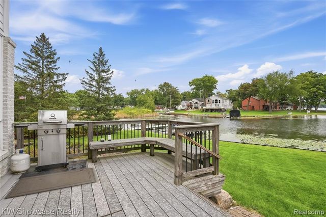 4614 Claudia Drive, Waterford, MI 48328