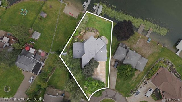 4614 Claudia Drive, Waterford, MI 48328