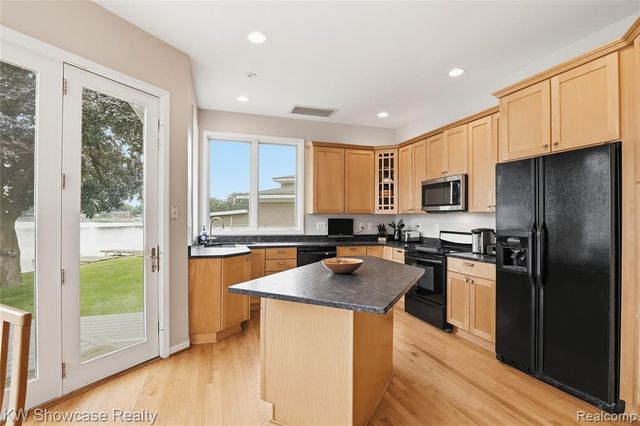 4614 Claudia Drive, Waterford, MI 48328