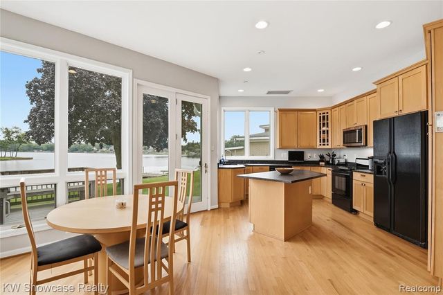 4614 Claudia Drive, Waterford, MI 48328