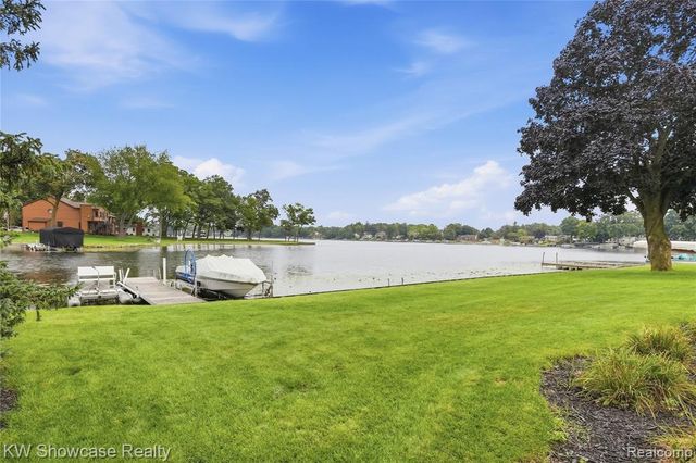 4614 Claudia Drive, Waterford, MI 48328