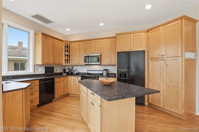4614 Claudia Drive, Waterford, MI 48328