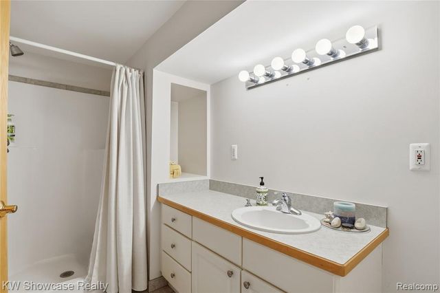 4614 Claudia Drive, Waterford, MI 48328