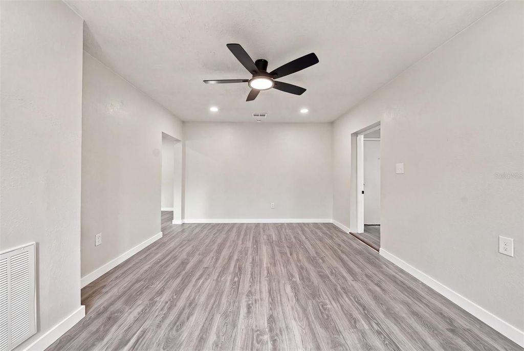 Image 28 of property listing at 5419 OLD CHENEY HIGHWAY, Orlando, FL 32807