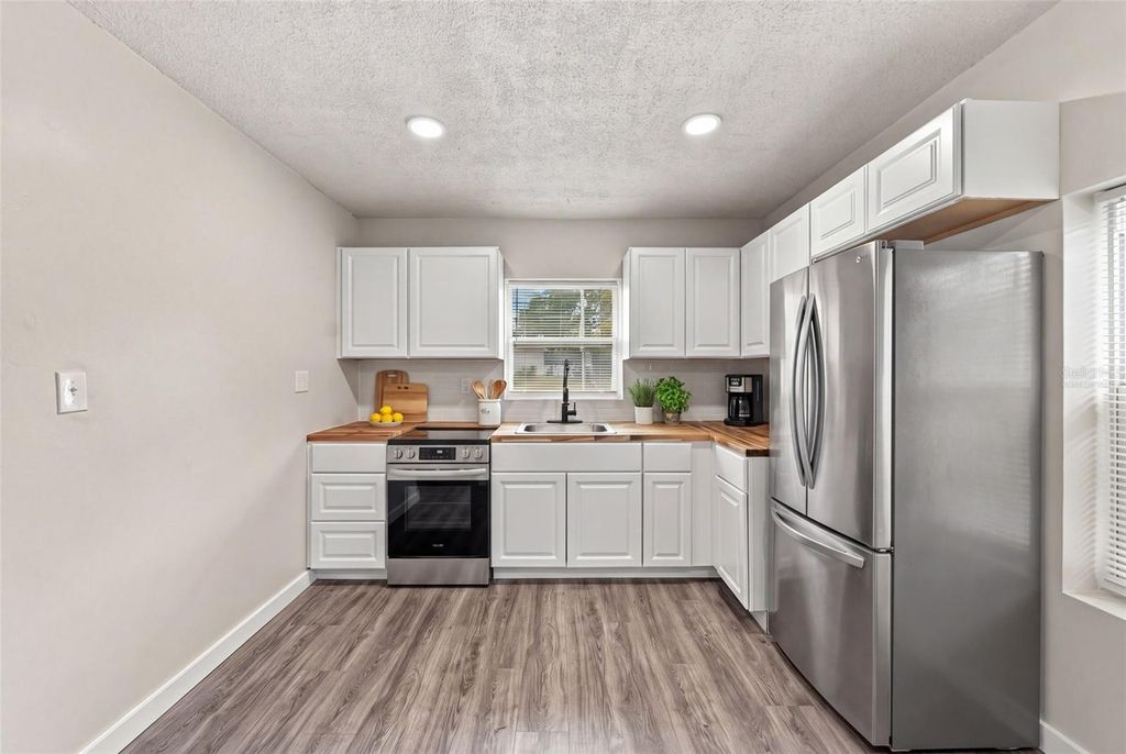 Image 6 of property listing at 5419 OLD CHENEY HIGHWAY, Orlando, FL 32807