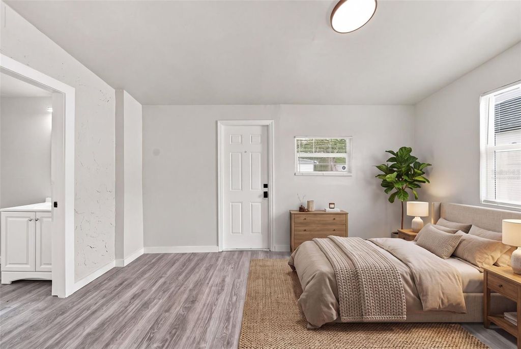 Image 8 of property listing at 5419 OLD CHENEY HIGHWAY, Orlando, FL 32807
