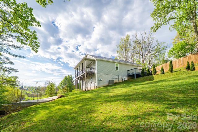 16 DanielBrooke Drive, Asheville, NC 28806