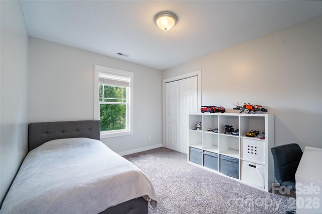 16 DanielBrooke Drive, Asheville, NC 28806