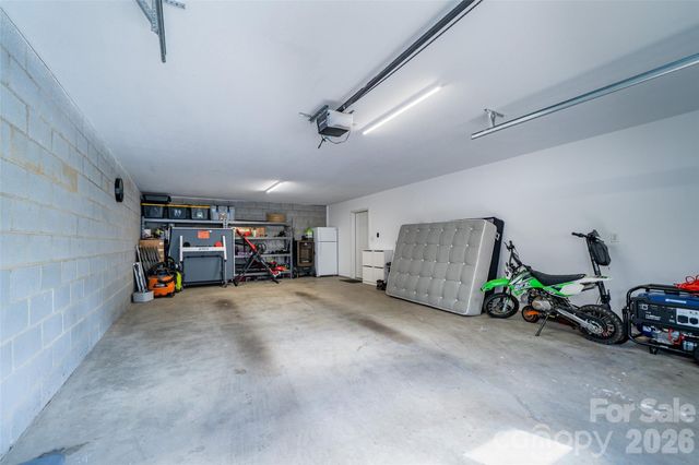 16 DanielBrooke Drive, Asheville, NC 28806