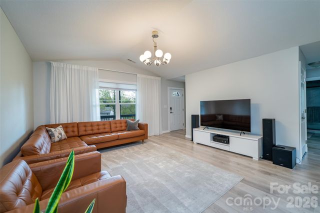 16 DanielBrooke Drive, Asheville, NC 28806