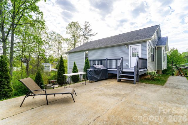 16 DanielBrooke Drive, Asheville, NC 28806