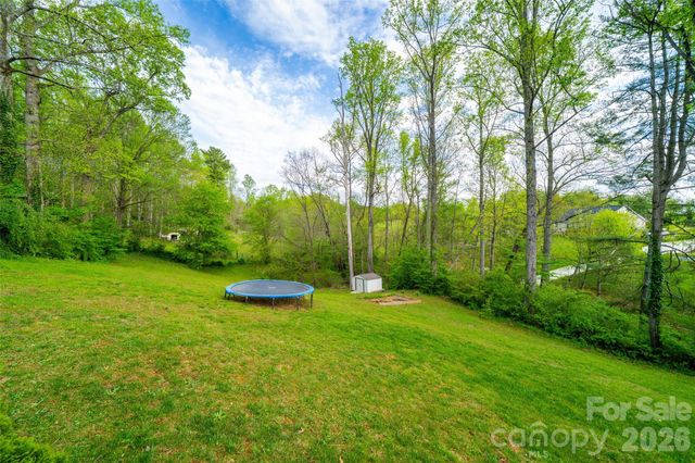 16 DanielBrooke Drive, Asheville, NC 28806
