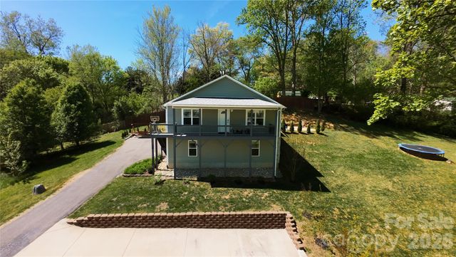 16 DanielBrooke Drive, Asheville, NC 28806
