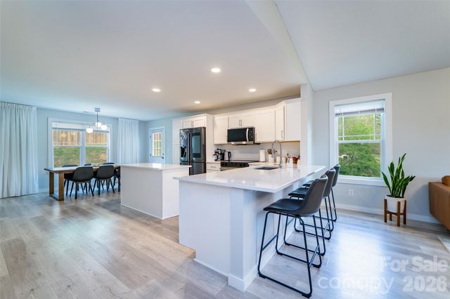 16 DanielBrooke Drive, Asheville, NC 28806