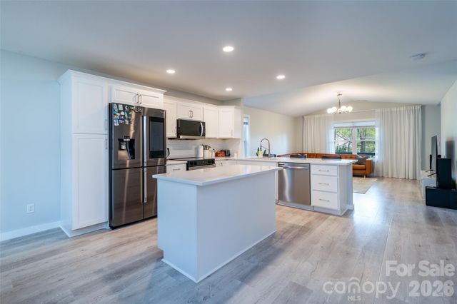 16 DanielBrooke Drive, Asheville, NC 28806
