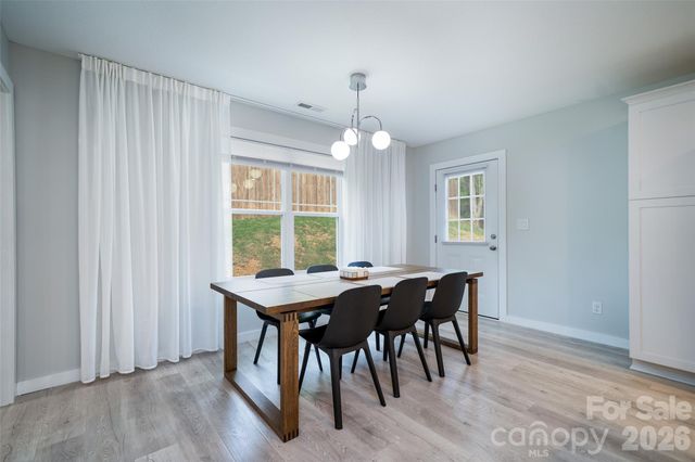 16 DanielBrooke Drive, Asheville, NC 28806