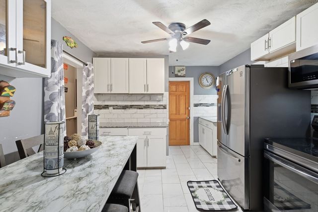 24 Jasper St, Springfield, MA 01109