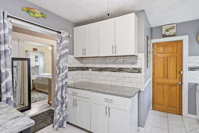 24 Jasper St, Springfield, MA 01109