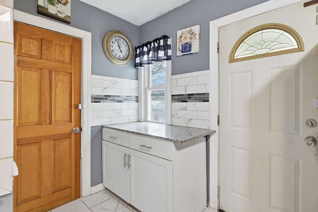 24 Jasper St, Springfield, MA 01109