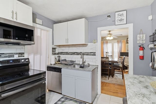 24 Jasper St, Springfield, MA 01109