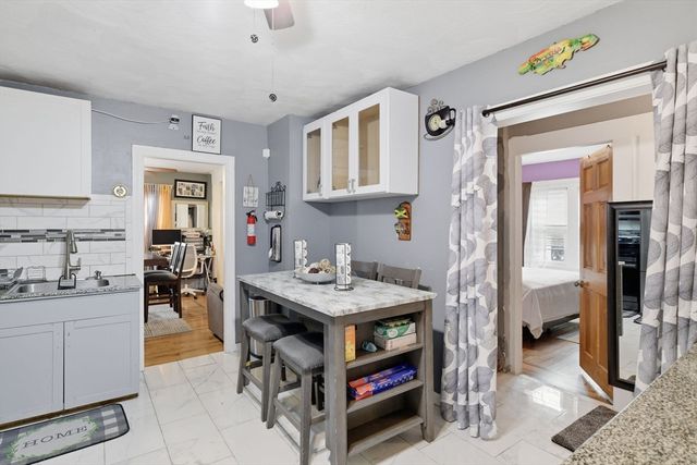 24 Jasper St, Springfield, MA 01109