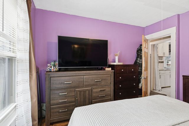 24 Jasper St, Springfield, MA 01109