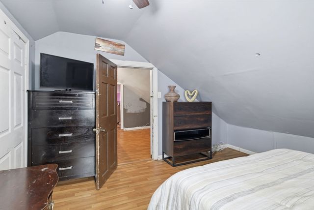 24 Jasper St, Springfield, MA 01109