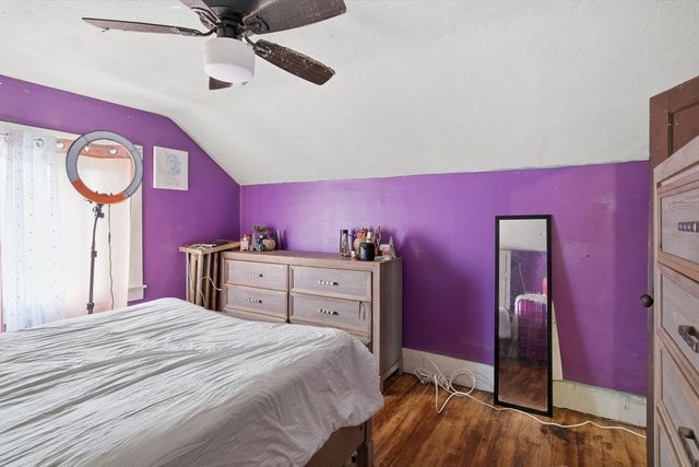 24 Jasper St, Springfield, MA 01109