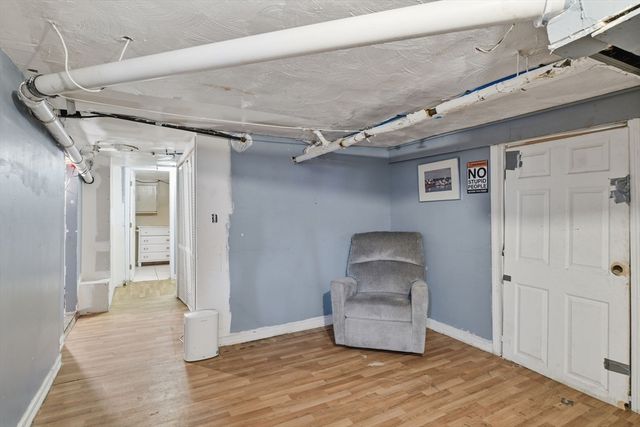 24 Jasper St, Springfield, MA 01109