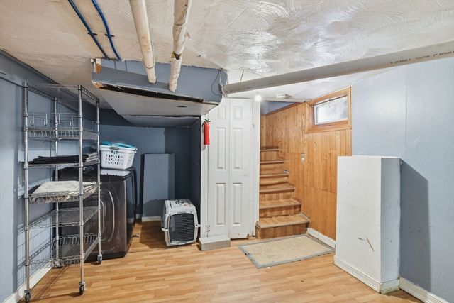 24 Jasper St, Springfield, MA 01109