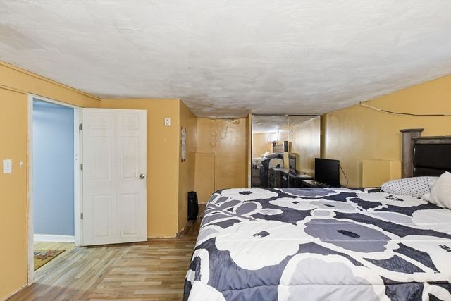 24 Jasper St, Springfield, MA 01109