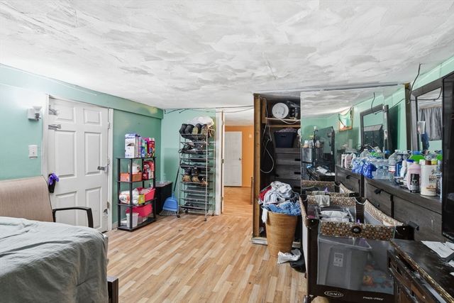 24 Jasper St, Springfield, MA 01109