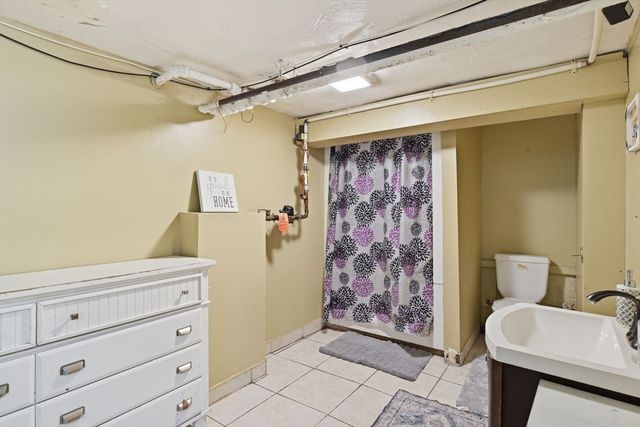 24 Jasper St, Springfield, MA 01109