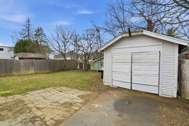 24 Jasper St, Springfield, MA 01109