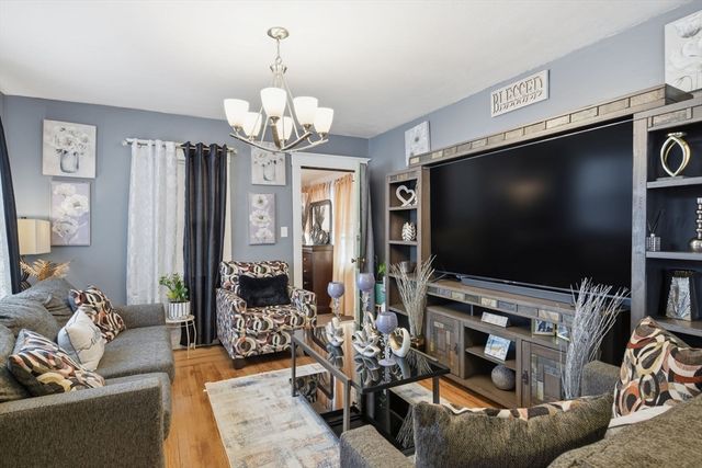 24 Jasper St, Springfield, MA 01109