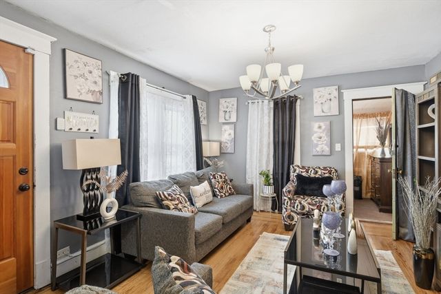 24 Jasper St, Springfield, MA 01109