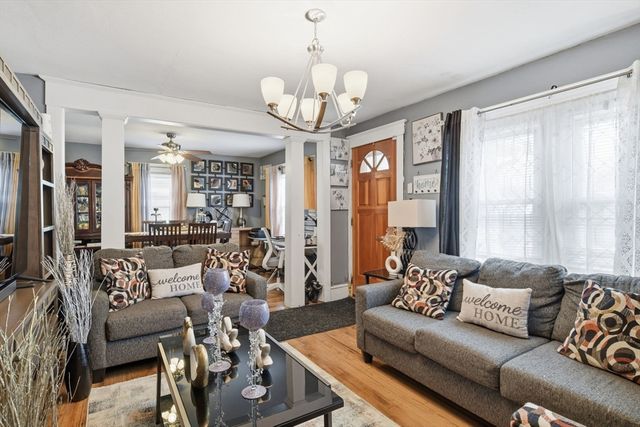 24 Jasper St, Springfield, MA 01109