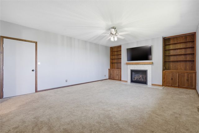 1504 Whitters Way NW, Cedar Rapids, IA 52405