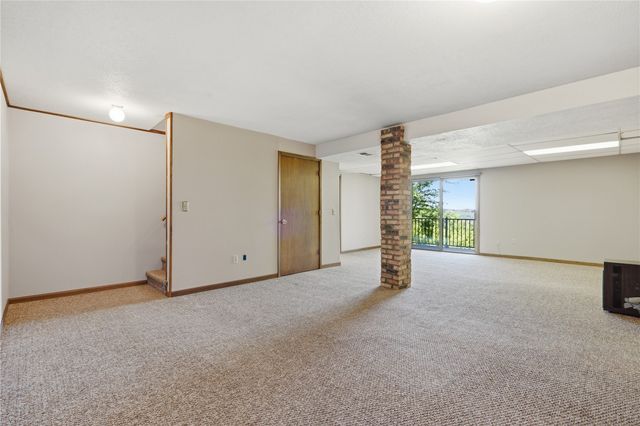 1504 Whitters Way NW, Cedar Rapids, IA 52405
