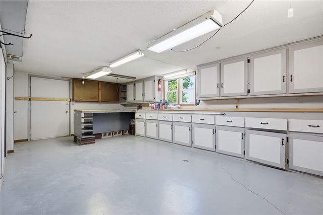 1504 Whitters Way NW, Cedar Rapids, IA 52405