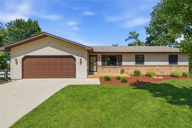 1504 Whitters Way NW, Cedar Rapids, IA 52405