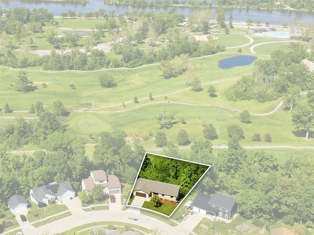 1504 Whitters Way NW, Cedar Rapids, IA 52405