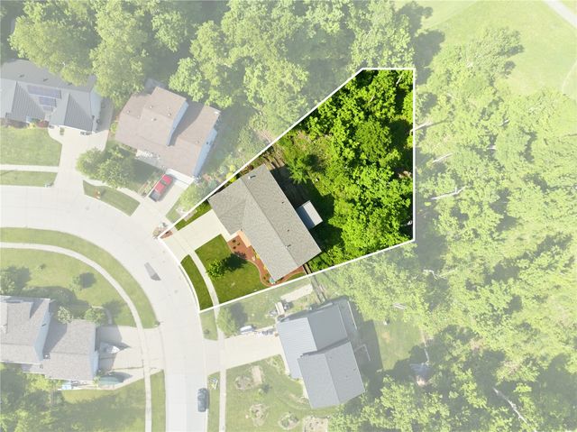 1504 Whitters Way NW, Cedar Rapids, IA 52405