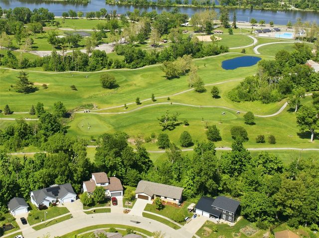 1504 Whitters Way NW, Cedar Rapids, IA 52405