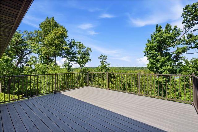1504 Whitters Way NW, Cedar Rapids, IA 52405