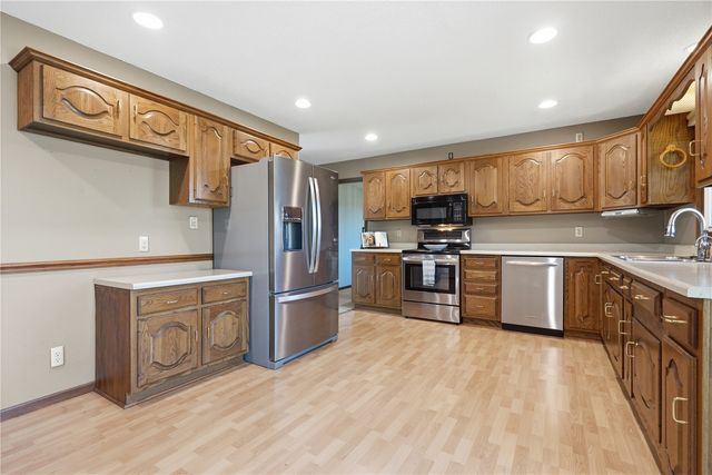 1504 Whitters Way NW, Cedar Rapids, IA 52405
